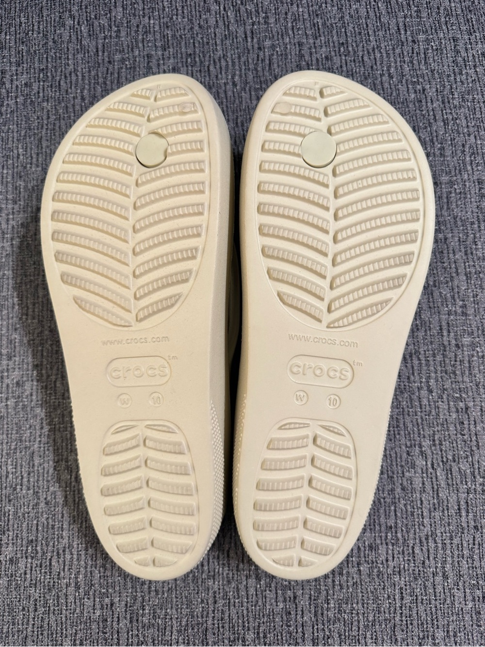 Crocs Classic Platform Flip Flops - Picture 13 of 16